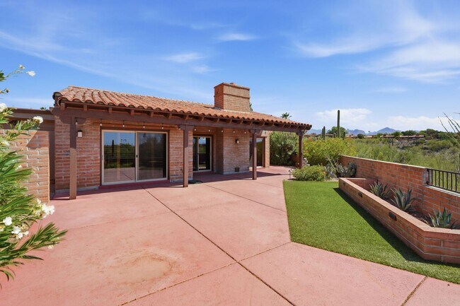 Building Photo - Pending/ Rented - Refined Desert Living in the Catalina Foothills