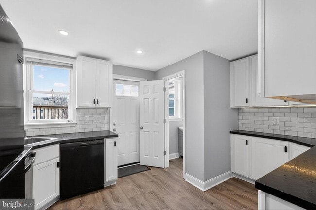 Building Photo - 4670 Umbria St