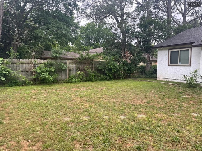 Building Photo - 6003 Brentcove Dr