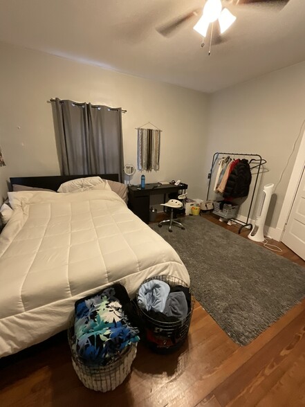 Front bedroom - 607 E 11th Ave