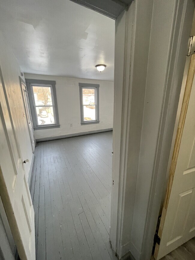 Building Photo - 618 Penn Ave