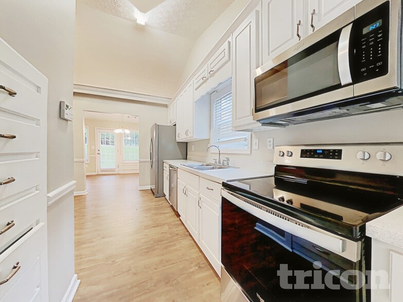 Building Photo - 35 Crooked Creek Dr