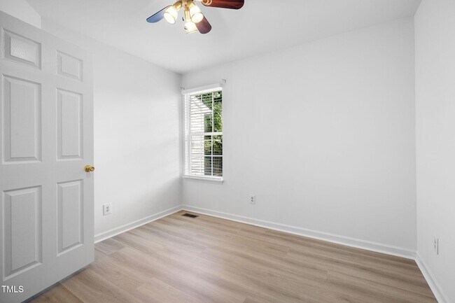 Building Photo - 409 Vista Springs Cir