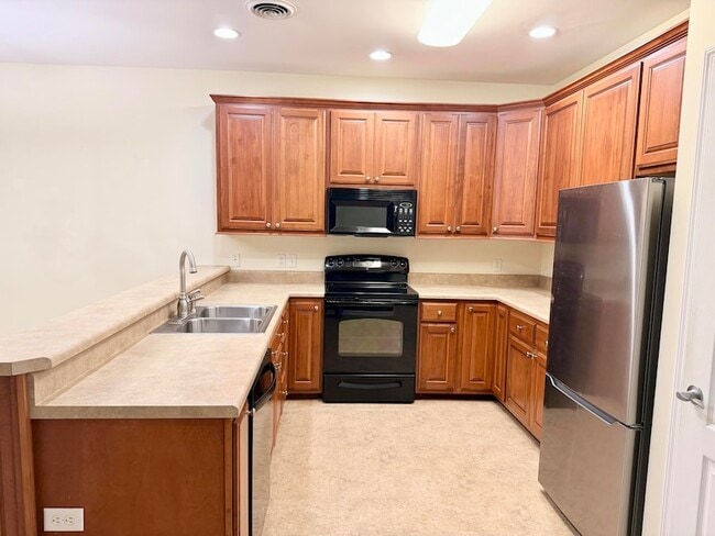 Building Photo - 5644 Mountain Oaks Ln