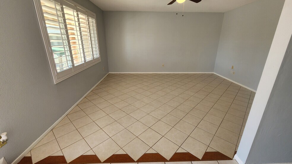 Building Photo - 3808 W Malapai Dr