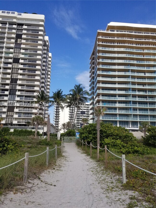 Building Photo - 5825 Collins Ave