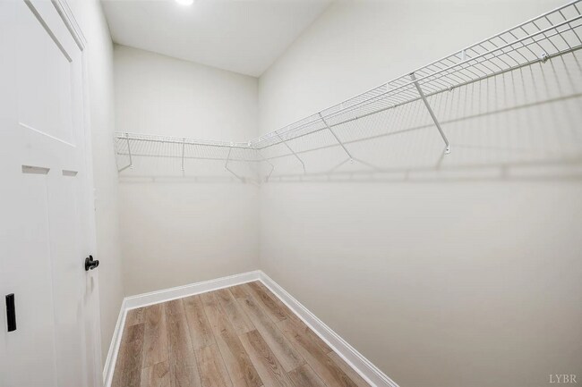 Building Photo - Gorgeous new construction in Gladys!