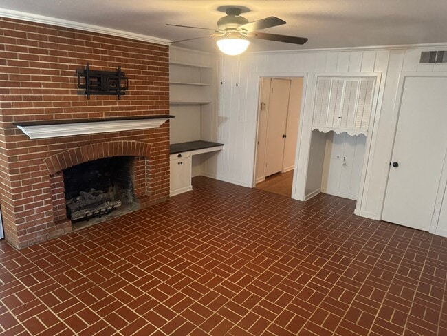 Building Photo - 504 Fleming Dr