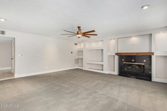 Building Photo - 12641 N 70th Pl