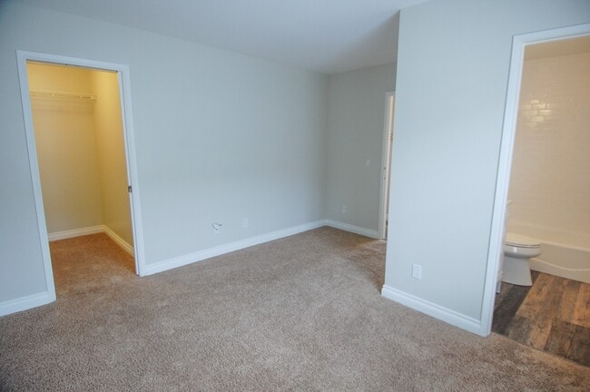 Building Photo - 142 W Marquita