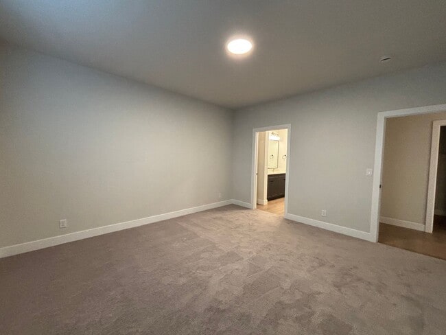 Building Photo - SINGLE LEVEL TOWNHOME FOR RENT!