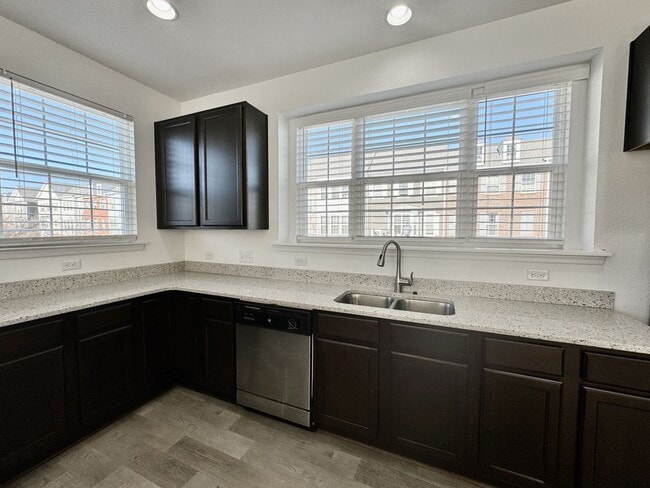 Building Photo - 3 Bedroom Townhome in Spence Crossing! Water/Sewer/Trash/Landscaping INCLUDED! - Attached Garage ...