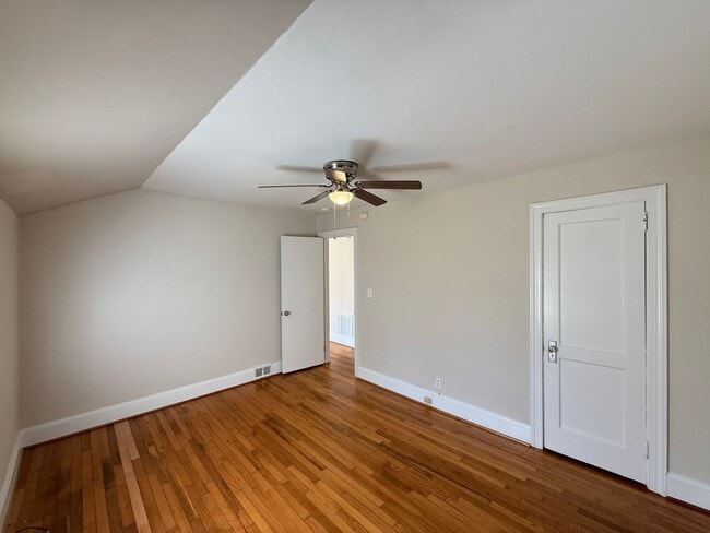 Building Photo - 1320 Miller St