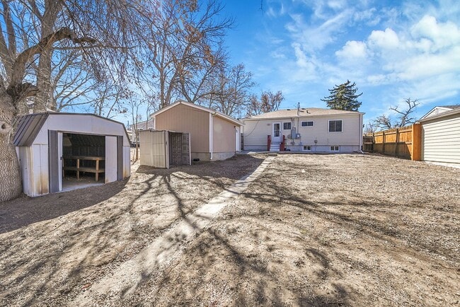 Building Photo - 5635 E Nebraska Way