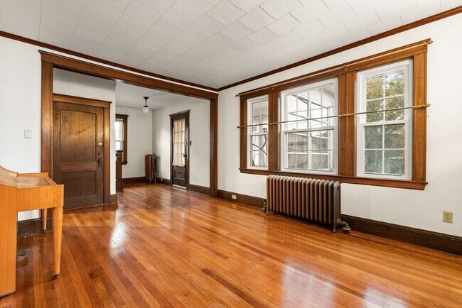 Building Photo - 133 Willow St