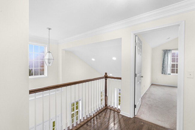 Building Photo - 2 Greenwich Ct