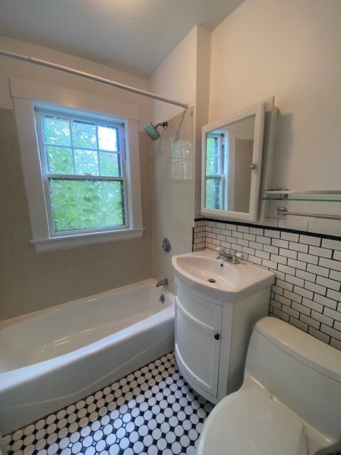 Building Photo - 7 Oliver Rd