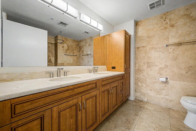 Building Photo - 7151 E Rancho Vista Dr