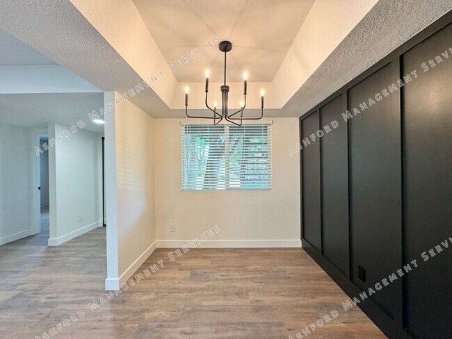 Building Photo - 520 N Stapley Dr