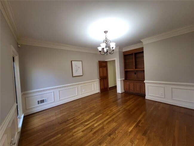 Building Photo - 2438 Kings Arms Dr