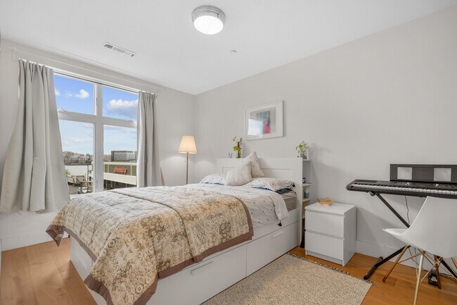 Primary Suite - 250 Meridian St