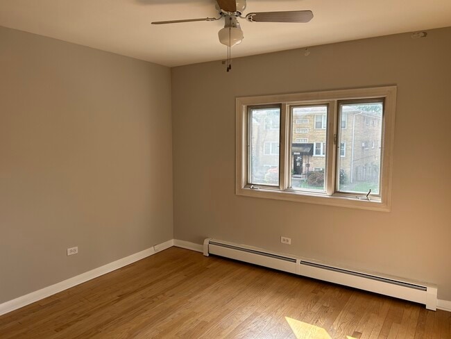 Building Photo - 3505 S Oak Park Ave