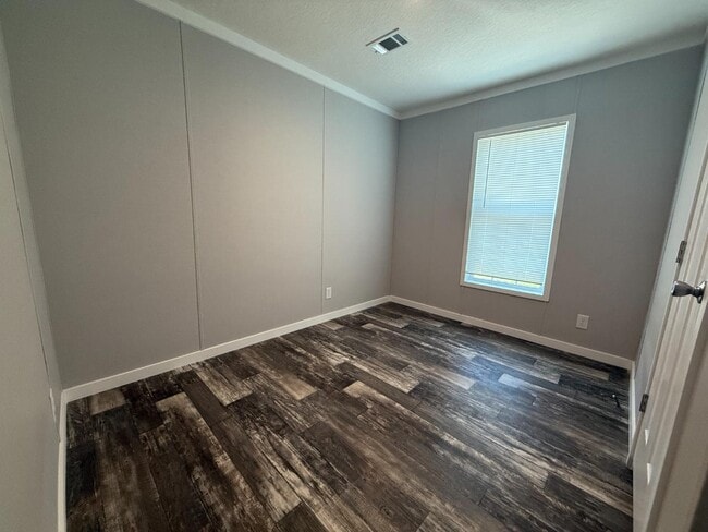 Building Photo - 4901 N Vaughn Rd