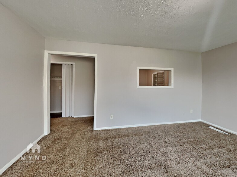 Building Photo - 2620 Eagledale Dr
