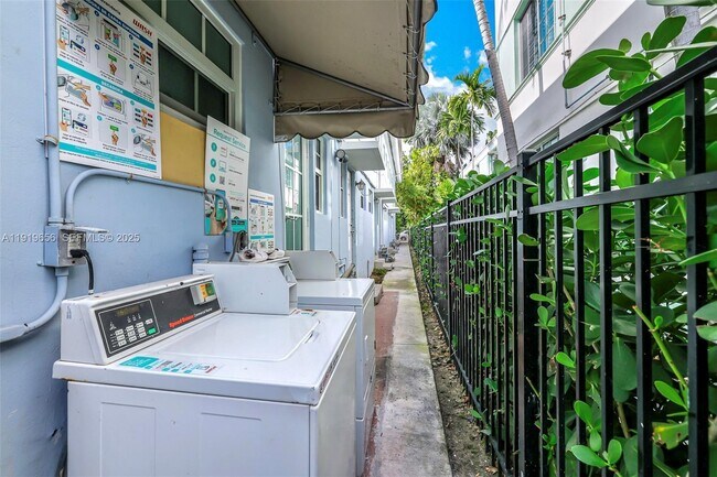 Building Photo - 635 8th St