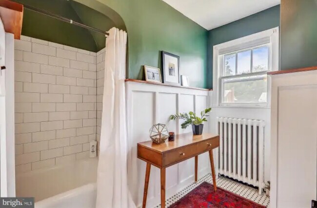 Building Photo - 1123 44th Pl SE