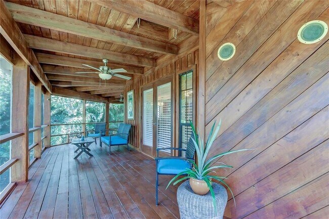 Building Photo - 5828 Oakhurst Dr