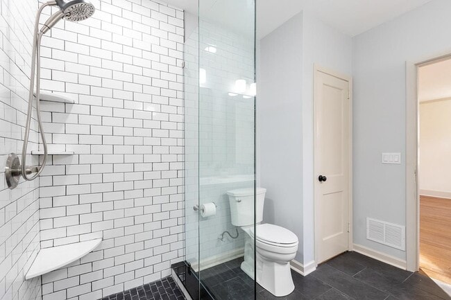 Building Photo - 2014 Golf Terrace Dr