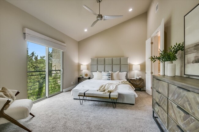 Building Photo - Lovely Hillside Condo on 2222