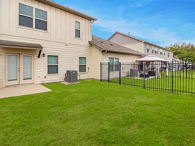 Building Photo - Charming 3-Bedroom Townhome in South Austi...