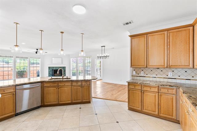 Building Photo - 3933 Woodlawn Ln