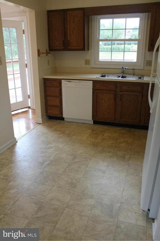 Building Photo - 209 Lakeside Dr