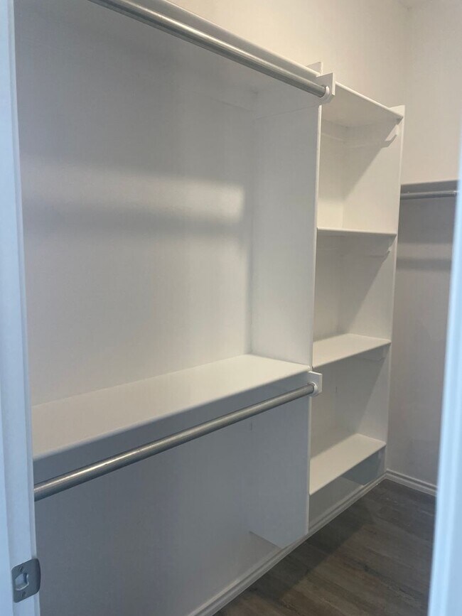 Building Photo - 3 Bedroom Rental Available July 9th in Fre...