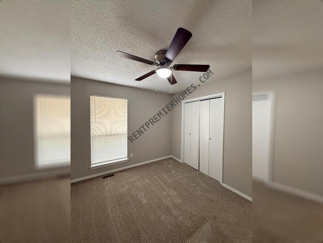 Building Photo - 9805 Blue Bonnet Dr