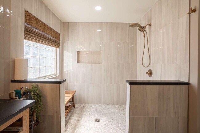 Building Photo - Available mid June!