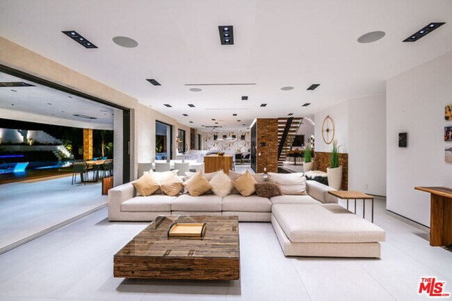 Building Photo - 25879 Chalmers Pl