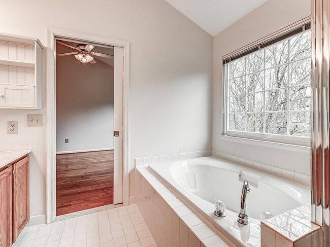 Building Photo - 11919 Thurloe Dr