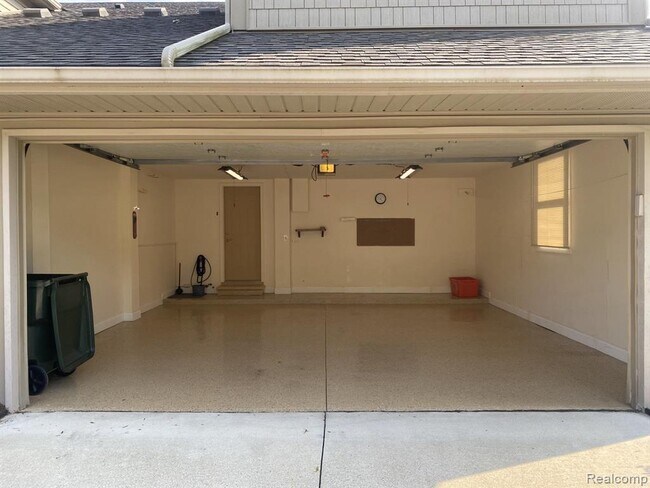 Building Photo - 131 Stratford Ln