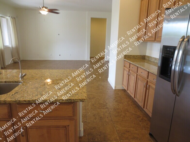 Building Photo - 1133 E Buckingham Ave