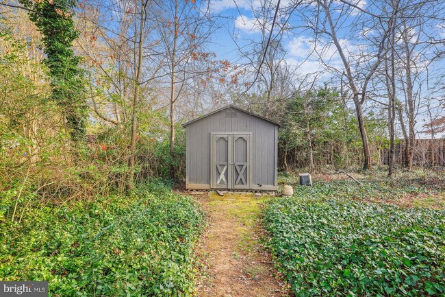 Building Photo - 6154 Beachway Dr