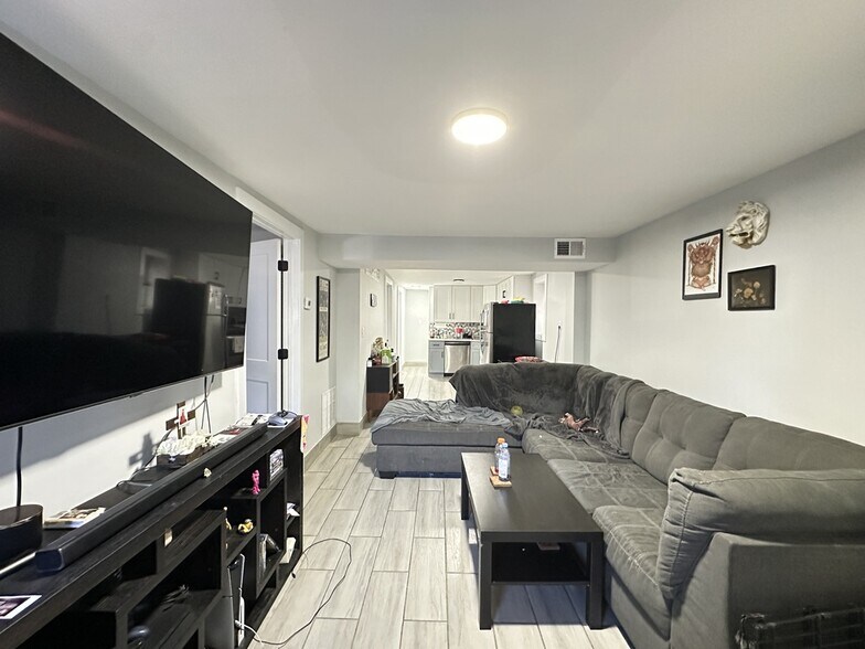 Building Photo - 1721 N Mozart St