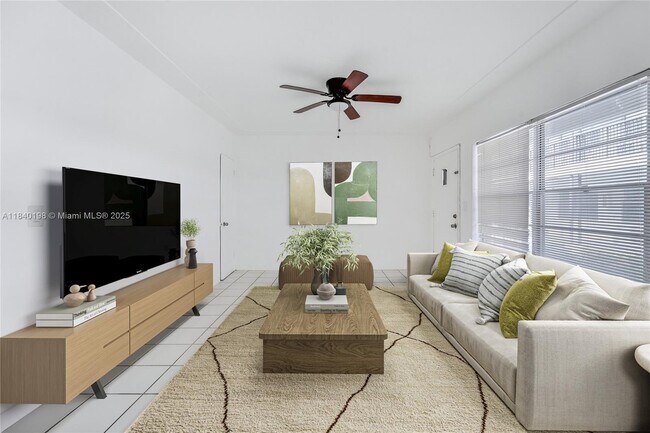 Building Photo - 966 Biarritz Dr