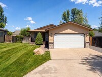 Building Photo - CHECK OUT THIS SPACIOUS, WELCOMING HOME IN THE MOUNTAIN VIEW DISTRICT!!!