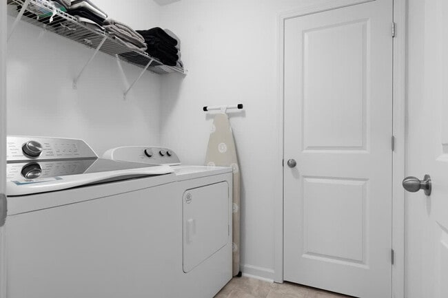 Building Photo - 2 Saltford Ln