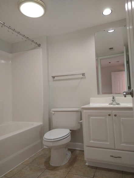 Building Photo - 5414 1st Pl NW