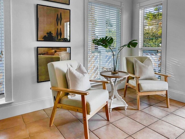 Building Photo - 50% off first months rent.  Perfect for large families or multiple friends!  5 bedroom house loca...